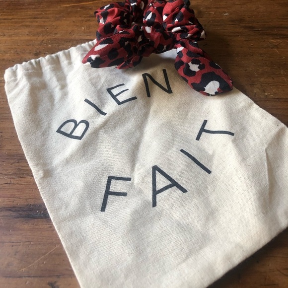 NWT UO Printed Adjustable Bow Scrunchie - Picture 3 of 4